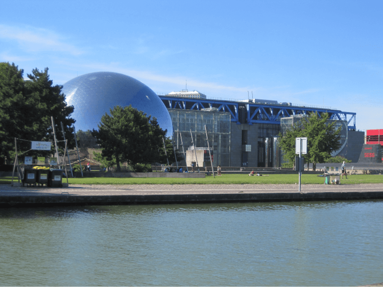 Visit the Cité des Sciences et de l'Industrie