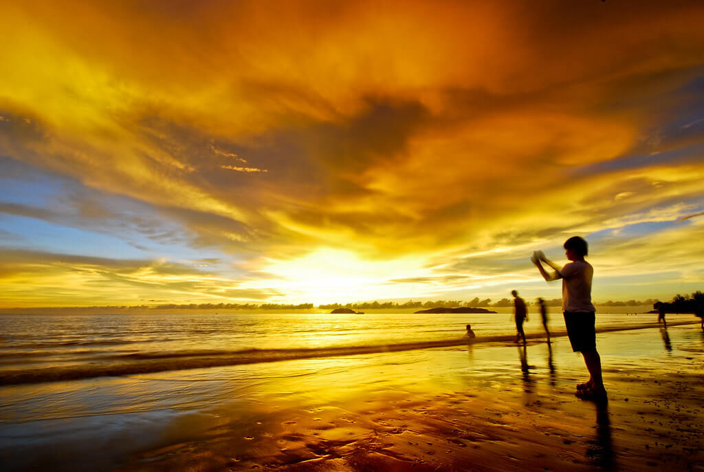 Malaysia Tanjong Aru Beach