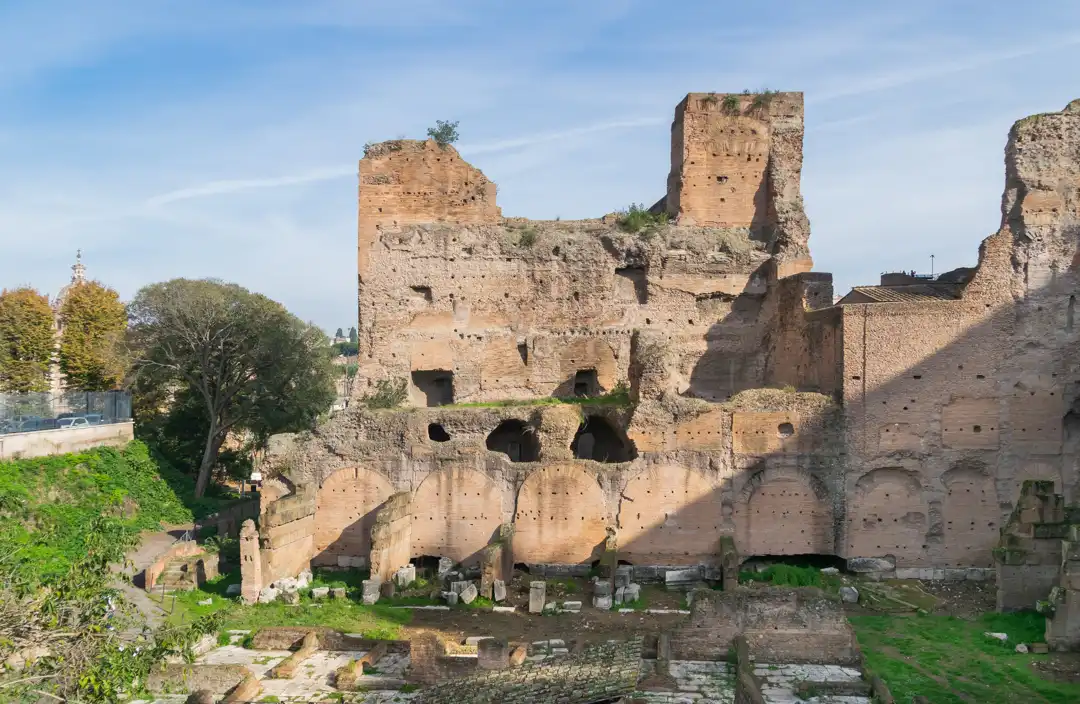 Reruntuhan Kuil Augustus di Roma