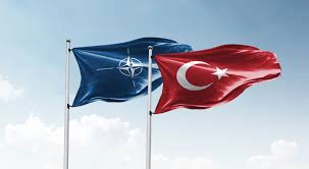 Türkiye ve NATO Bayrağı