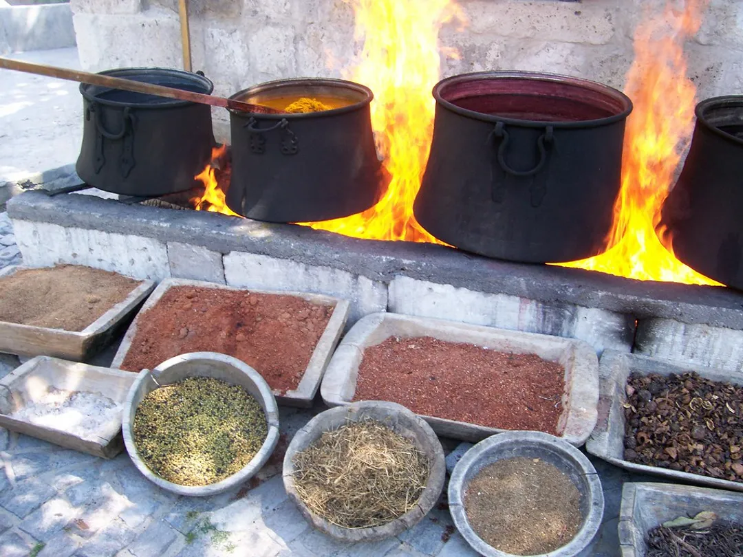 Tapetes da Turquia Fazendo Tinturas Naturais